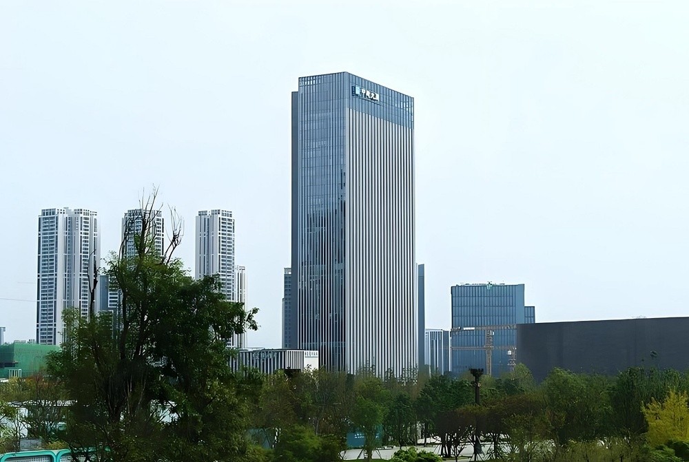 中建大厦外观图